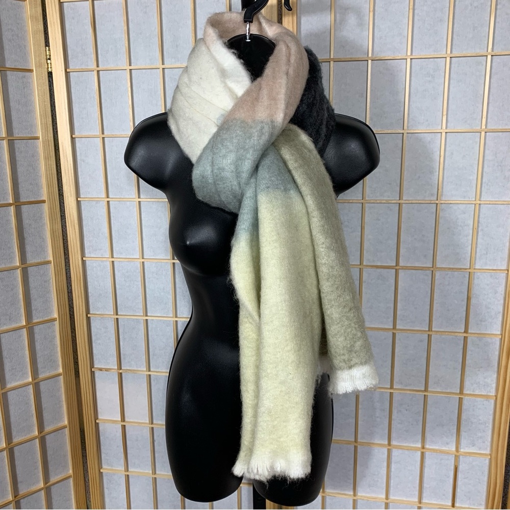 Gap -- Multicolor Gradient Scarf - image 1